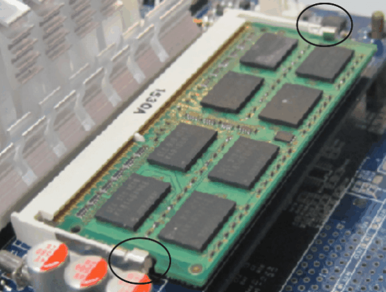 Módulo de memoria correctamente instalado