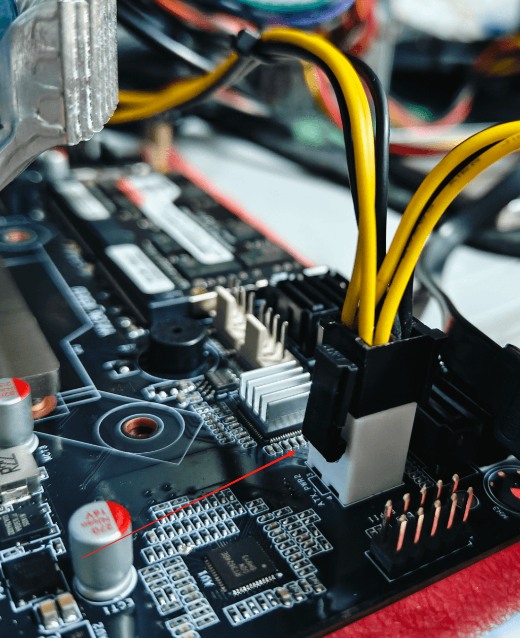 Dirección de la pestaña de alimentación de CPU de 4 pines