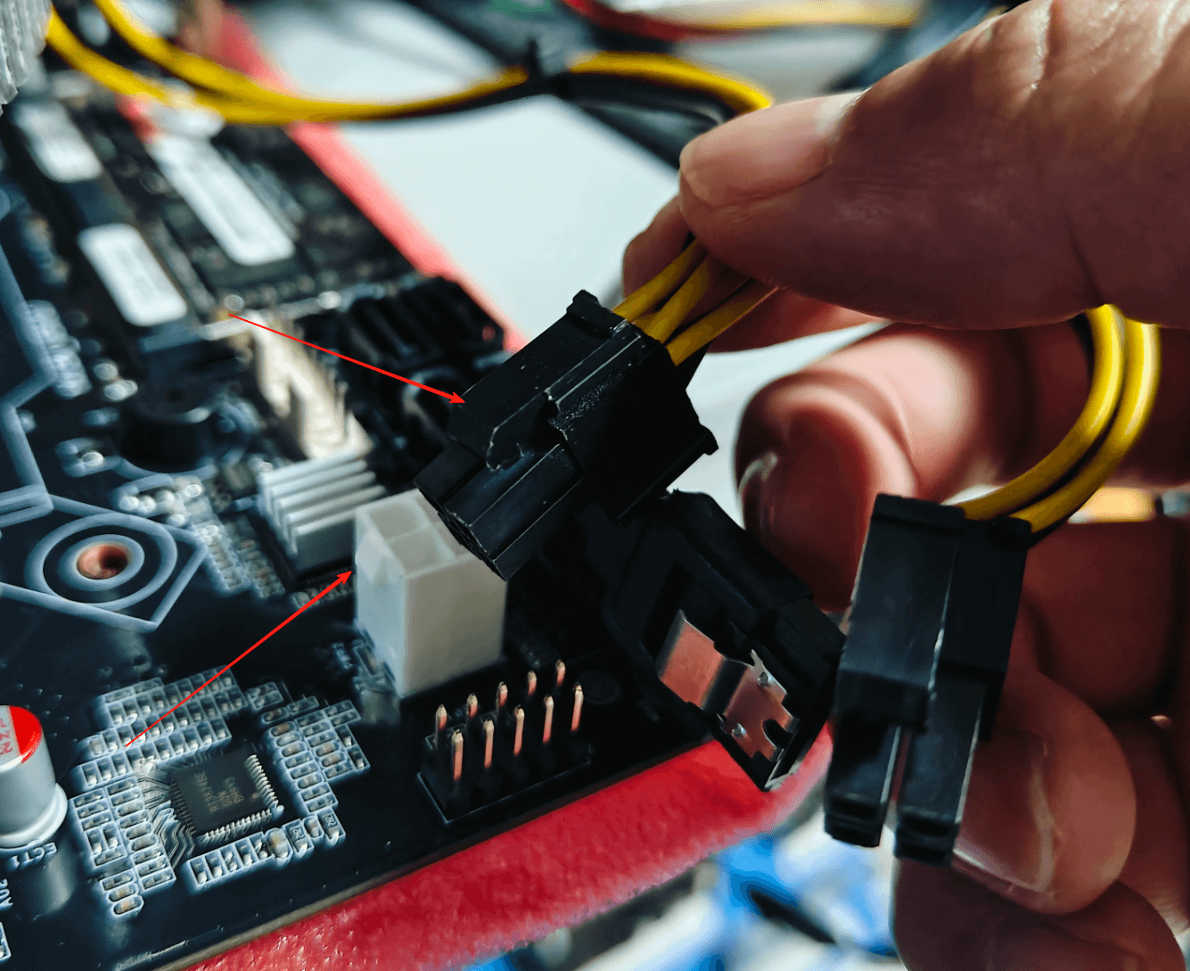 Separación de un conector de alimentación de CPU 4+4 de 8 pines