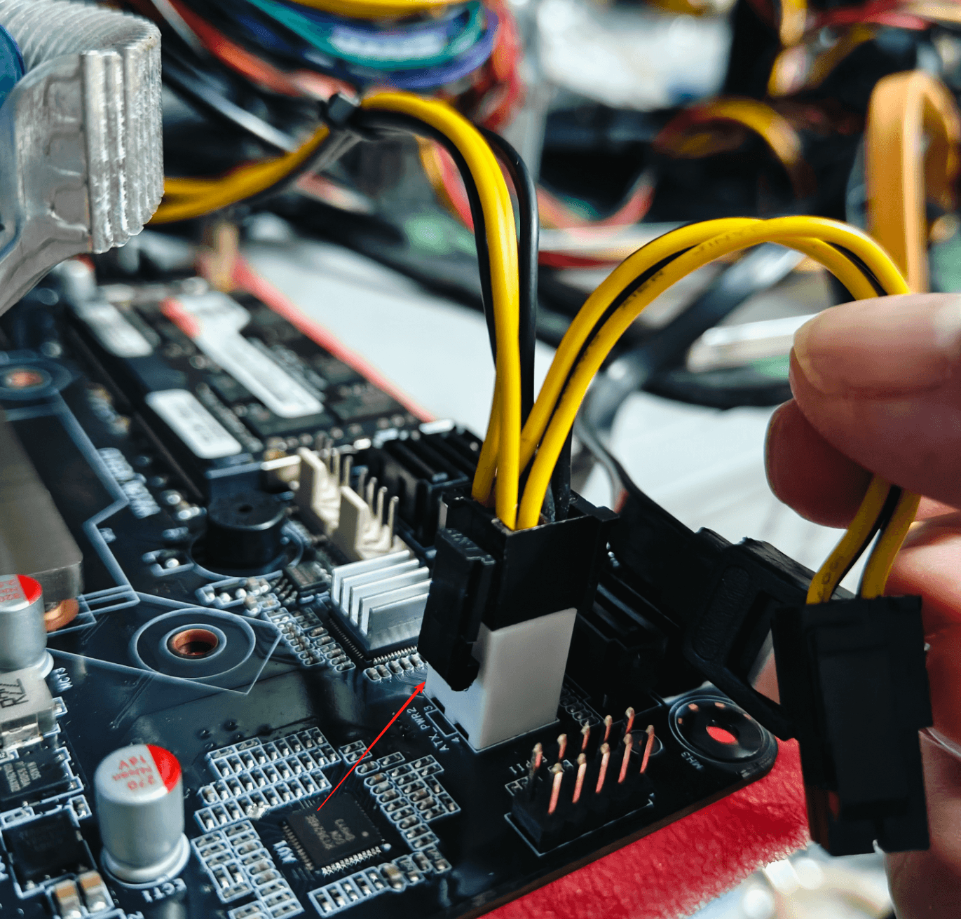 Conexión de la mitad de 4 pines al ATX_12V